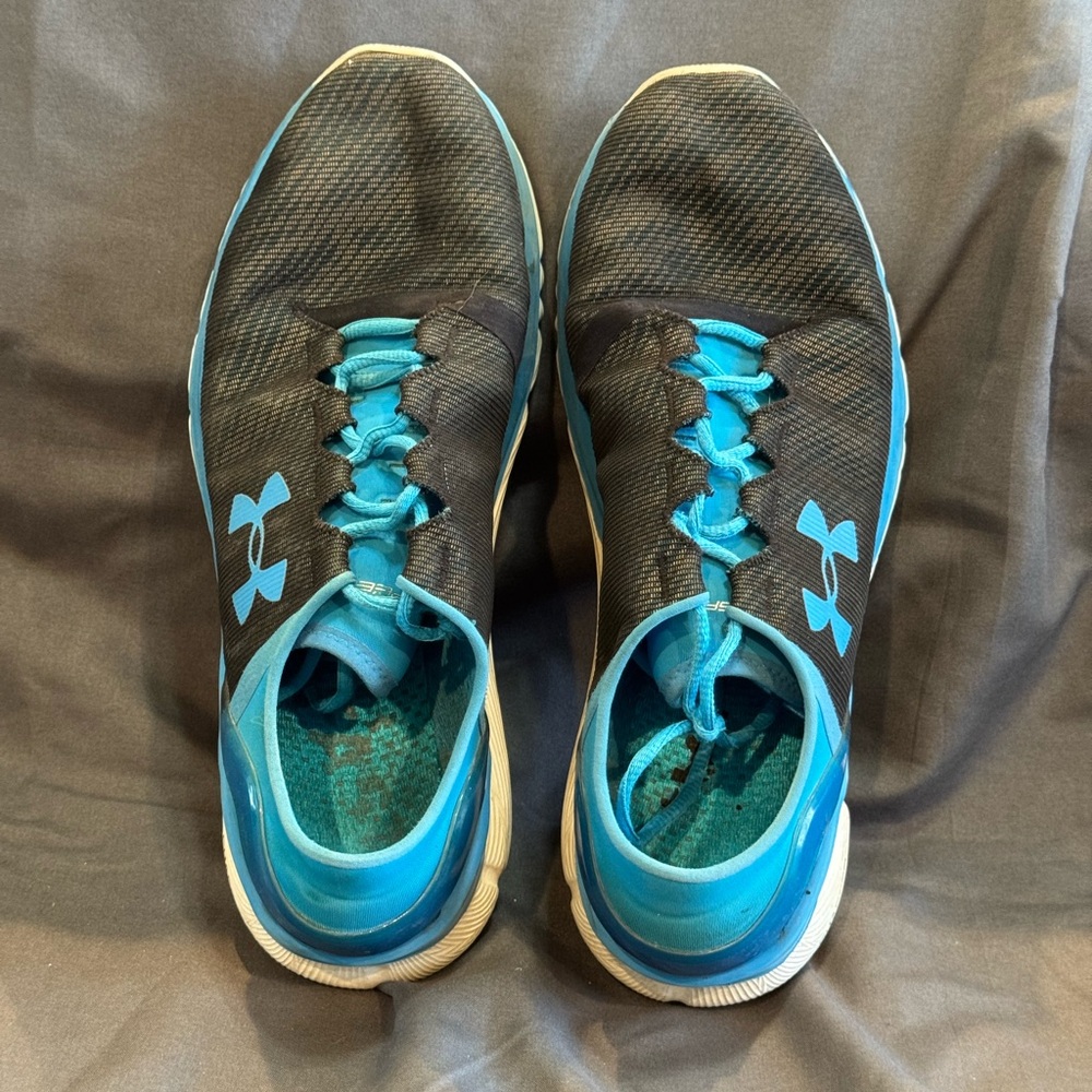 Under Armour Men’s  Black and Teal Athletic Shoes Sz 10